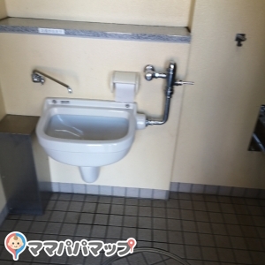 和田堀公園 第二駐車場 公衆トイレの授乳室・おむつ替え台の写真(3枚目)