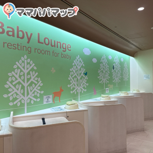 しっかりめにスペースが確保されてました。平日に行きましたが空いてました。静かに授乳できて助かりました。