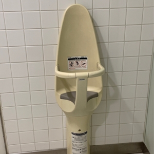 福屋八丁堀(8F ファミリートイレ)の授乳室・おむつ替え台の写真(6枚目)