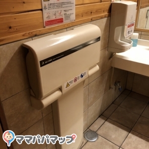 コメダ珈琲店 板橋四葉店(1F)のオムツ替え台情報 画像1