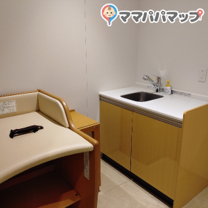 橿原市役所分庁舎 ミグランス(2F)の授乳室・おむつ替え台の写真(2枚目)