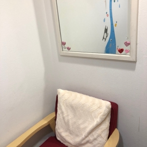 椅子が１つ置いてあります