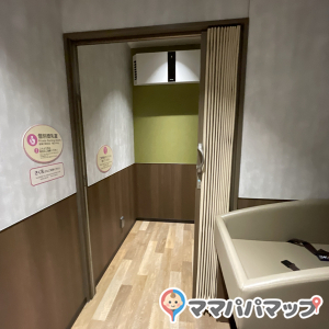 イオンモール橿原ウエストビレッジ・ちきゅうのにわ横(1F)の授乳室・おむつ替え台の写真(2枚目)