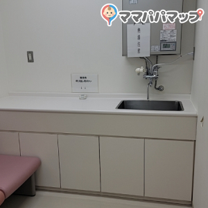 名古屋第一赤十字病院(3Fの小児科前 ・  ﾊﾞｰｽｾﾝﾀｰ)の授乳室・オムツ替え台情報 画像1