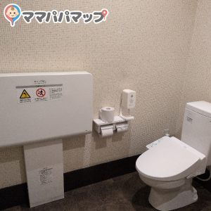 広々おむつ交換台付き女性トイレ