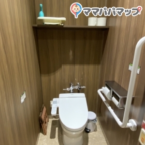 アバッセたかた(1F)の授乳室・おむつ替え台の写真(1枚目)