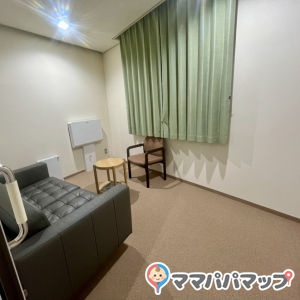 国立オリンピック記念青少年総合センター　センター棟(1F)の授乳室・おむつ替え台の写真(2枚目)