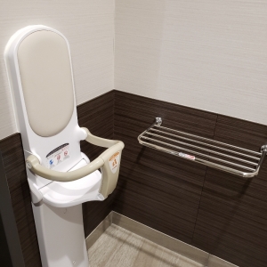 ツルハドラッグ　中田７丁目店(1F)のオムツ替え台情報 画像2