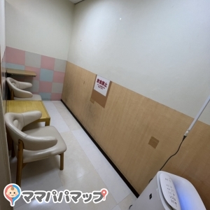 奥にあるミルクルームの中です