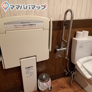びっくりドンキー 中倉店(1F)の授乳室・おむつ替え台の写真(2枚目)