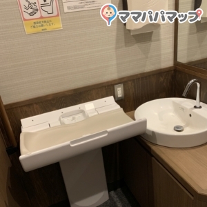 丸源ラーメン 福岡馬出店(1F)のオムツ替え台情報 画像2