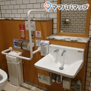 アトレ浦和 (1F多機能トイレ)(1F)の授乳室・おむつ替え台の写真(4枚目)