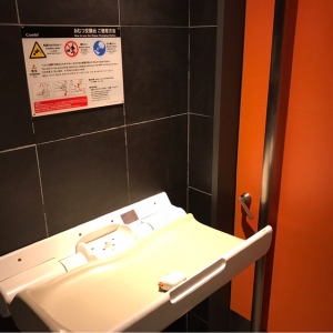 マクドナルド 明治通り新宿ステパ店(1F)のオムツ替え台情報 画像2