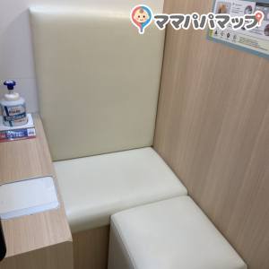 花ロードえにわ(1F)の授乳室・おむつ替え台の写真(1枚目)