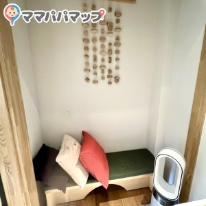 3階の乳幼児おやこのお部屋内にある授乳スペース