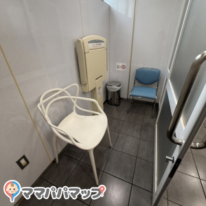吉祥寺ロフト(Ａ館５階)の授乳室・おむつ替え台の写真(1枚目)