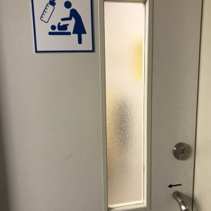 中から鍵がかけられます。