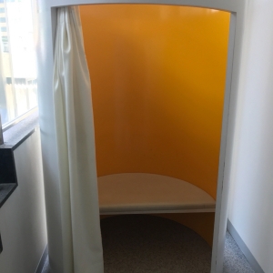 これは授乳できるスペースかな？ Possibly a place for breastfeeding.