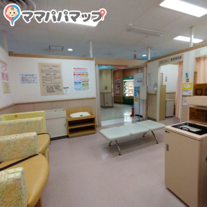 2025.6.4 サイゼリアの入口から中が見えます。広さは十分です。