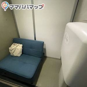 2階に授乳室・オムツ台ありました。鍵かかります。