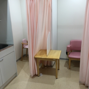カーテンで仕切ることができます