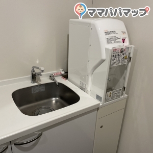 周南市立徳山駅前図書館(2F)の授乳室・オムツ替え台情報 画像2