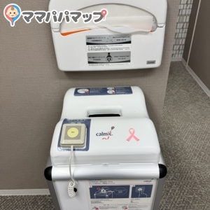 おむつ替えシート、ゴミ箱