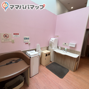 グランツリー武蔵小杉  4Fベネッセ教室裏(4F)の授乳室・おむつ替え台の写真(4枚目)
