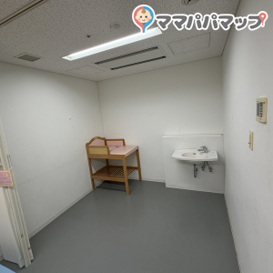 広いけど椅子がなく、授乳方法に悩みました。(この時がたまたまだったのかもしれませんが・・・)