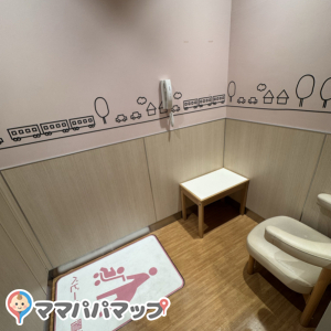 JR品川駅内ベビー休憩室の授乳室・オムツ替え台情報 画像2