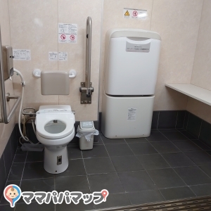 カワチ薬品 磐田店(1F)のオムツ替え台情報 画像1