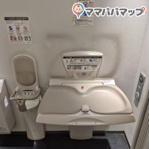 大倉本館　駐車場(B2)のオムツ替え台情報 画像2
