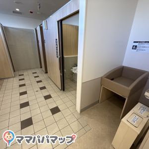 イオンスタイル側(1F)のオムツ替え台情報 画像1