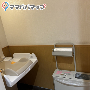 フレンドマート米原駅前のオムツ替え台情報 画像1