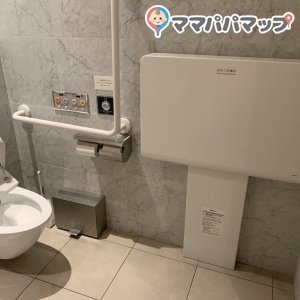 Harbs渋谷　ヒカリエシンクス店(4F)の授乳室・おむつ替え台の写真(1枚目)