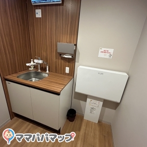 はぐくみ母子クリニック新横浜(1F)の授乳室・オムツ替え台情報 画像1