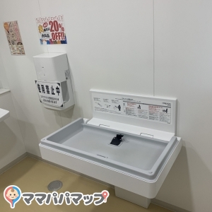 ジャングルジャングル和歌山店のオムツ替え台情報 画像1