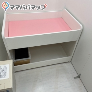 オムツを入れるゴミ箱・ポリ袋もあります
