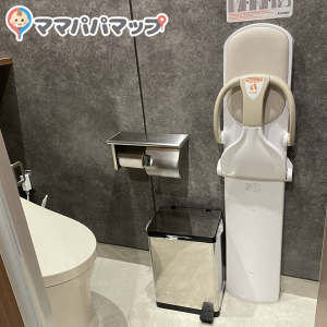 マクドナルド桜美林大学前(2F)の授乳室・おむつ替え台の写真(1枚目)