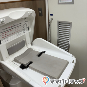 オーケーストア 大谷口店(1F)のオムツ替え台情報 画像1