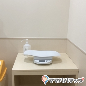 トイザらス内にあります。もし設置ない場合、店員さんに声かけたら、設置してくれると思います。