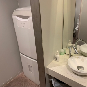 少し狭いですがオムツ替え台は綺麗です◎