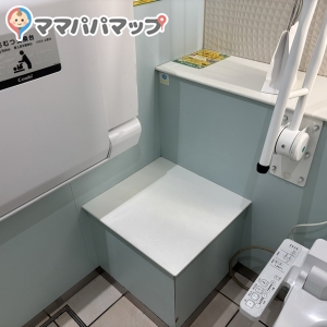 アミュエストB1F トイレ内(B1)のオムツ替え台情報 画像1