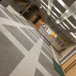 ラジオの場所の横に簡易スペースの授乳室があります