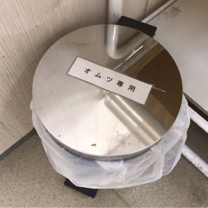 ビックカメラ　有楽町店(5-6階 階段踊り場)のオムツ替え台情報 画像1