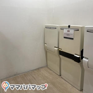 佐野プレミアム・アウトレット(1F インフォメーションセンター内（女性専用）)の授乳室・オムツ替え台情報 画像2