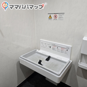 スシロー　鶴ヶ島店(1F)のオムツ替え台情報 画像2