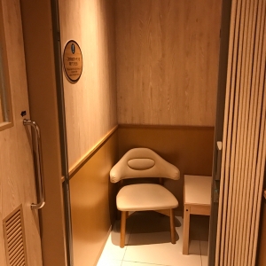 授乳室入って左手の個室