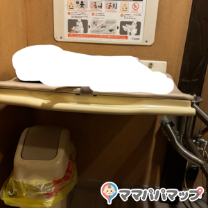 びっくりドンキー 矢田店のオムツ替え台情報 画像1