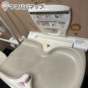 ガスト 川崎駅前本町店のオムツ替え台情報 画像1
